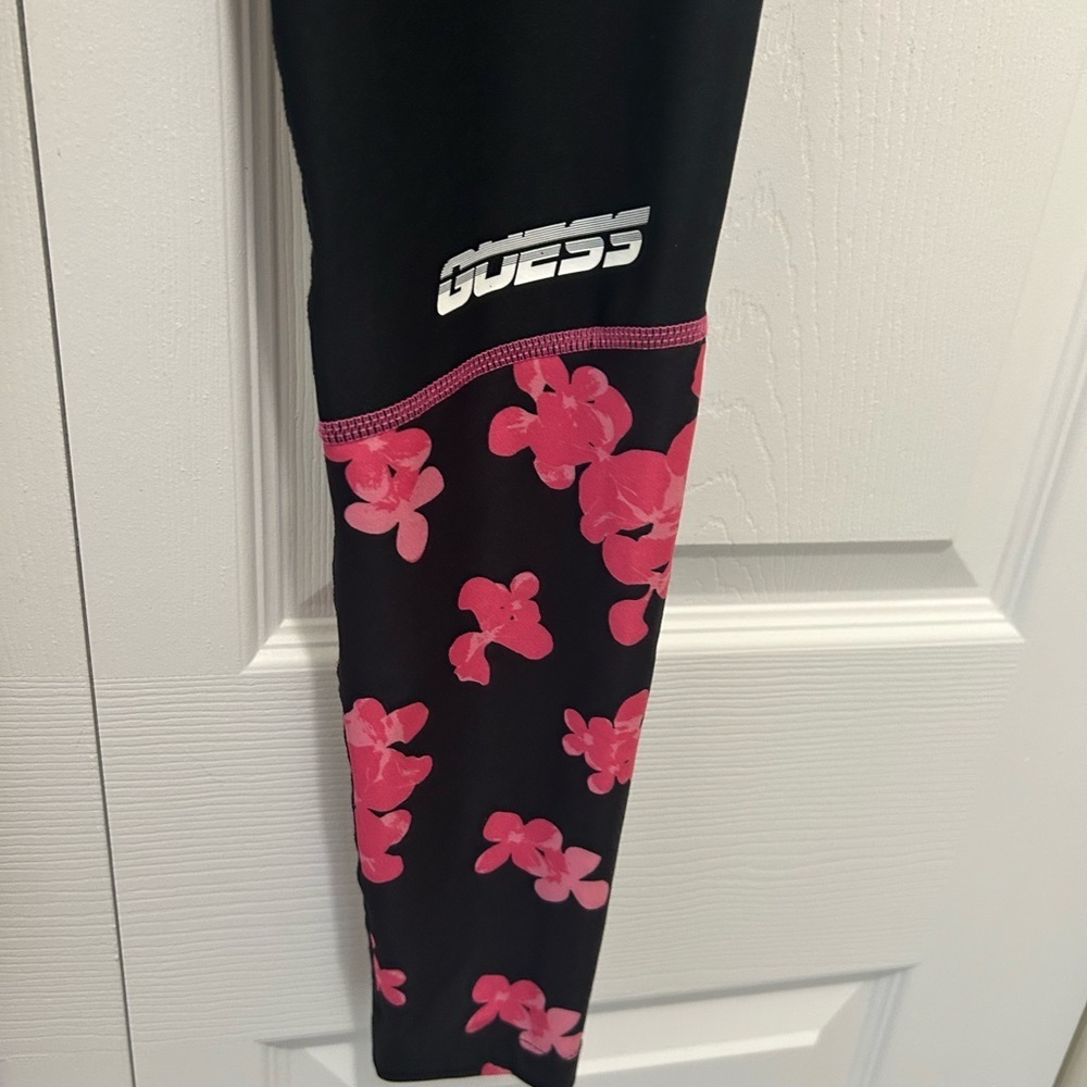 Guess Women athletic Black Leggings with Pink Floral Accents. Size X small. - Picture 6 of 6